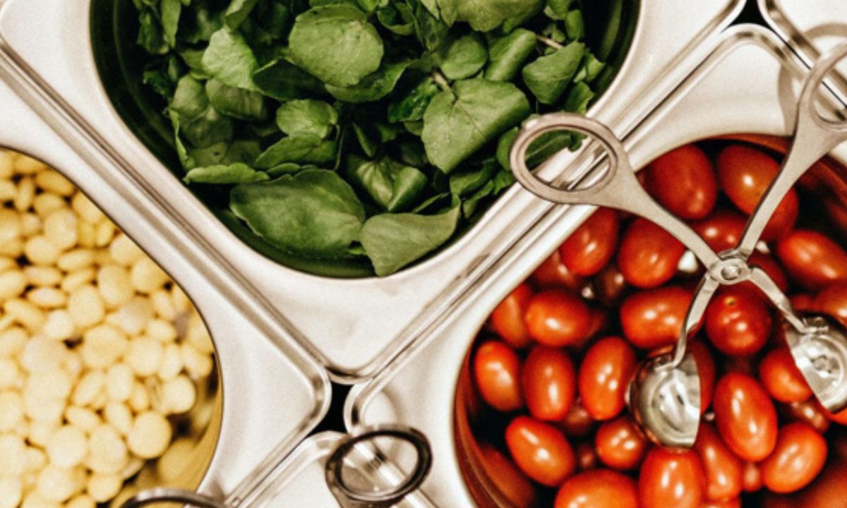 Why Stainless Steel Is the Best Material for Food and Beverage Filling Equipment